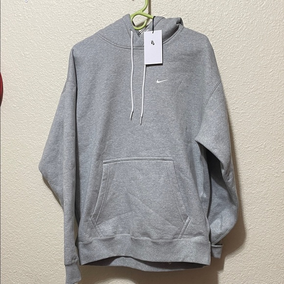 Nike Men's Gray Heavy Weight Hooded Sweatshirt. NWT. Size M.